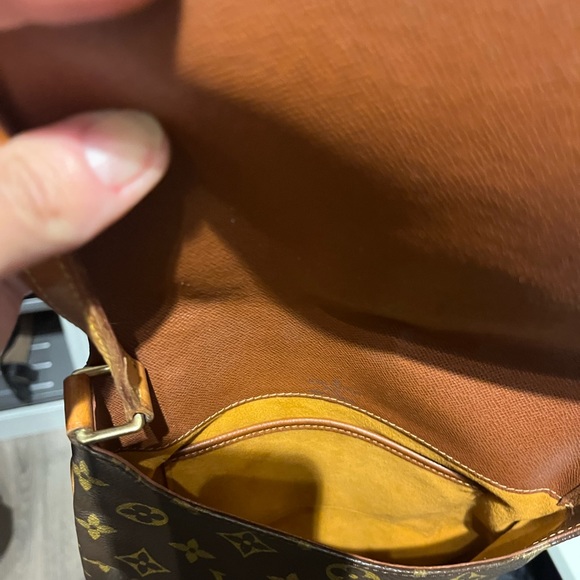 PRE LOVED Louis Vuitton Musette PM - Picture 10 of 12